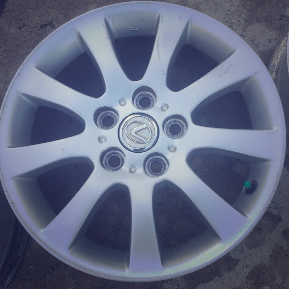Lexus 300 2002 rims